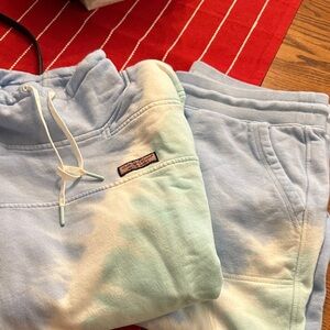 Vineyard Vines women’s tie dye sweatsuit . Shep shirt and joggers